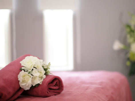 薔薇色のベッドで施術いたします